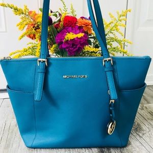 !! final price !!Blue turquoise Michael Kors purse